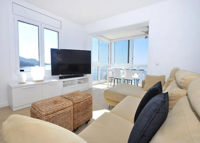 In With Stunning Sea Views