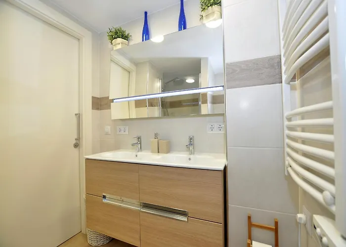 In With Stunning Sea Views شقة