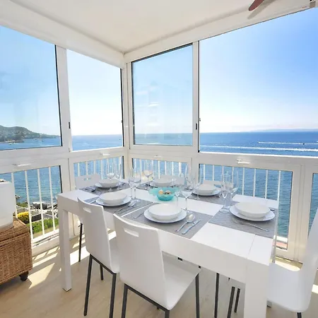 Апартаменты In With Stunning Sea Views *